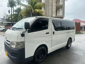 Toyota Quantum 2010 White