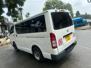 Toyota Quantum 2010 White