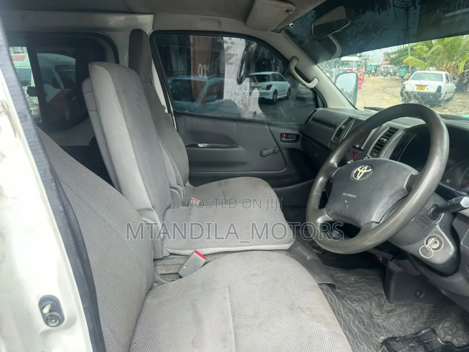 Toyota Quantum 2010 White
