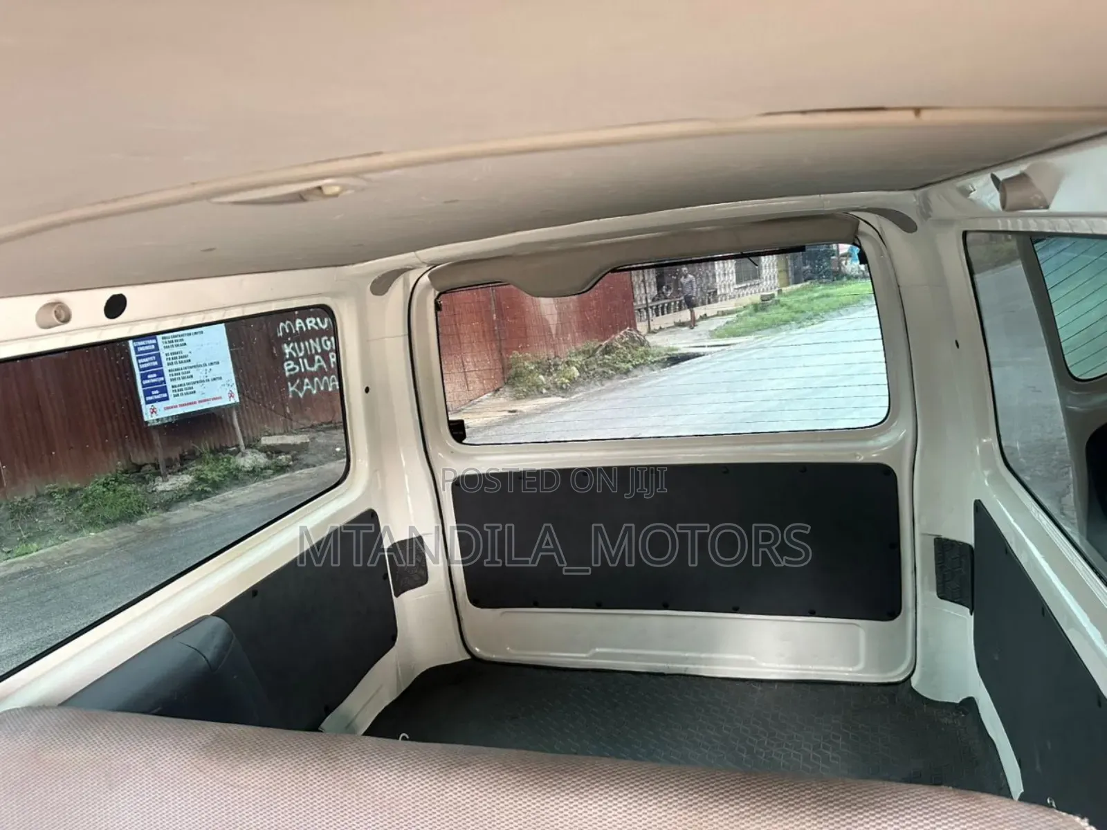 Toyota Quantum 2010 White