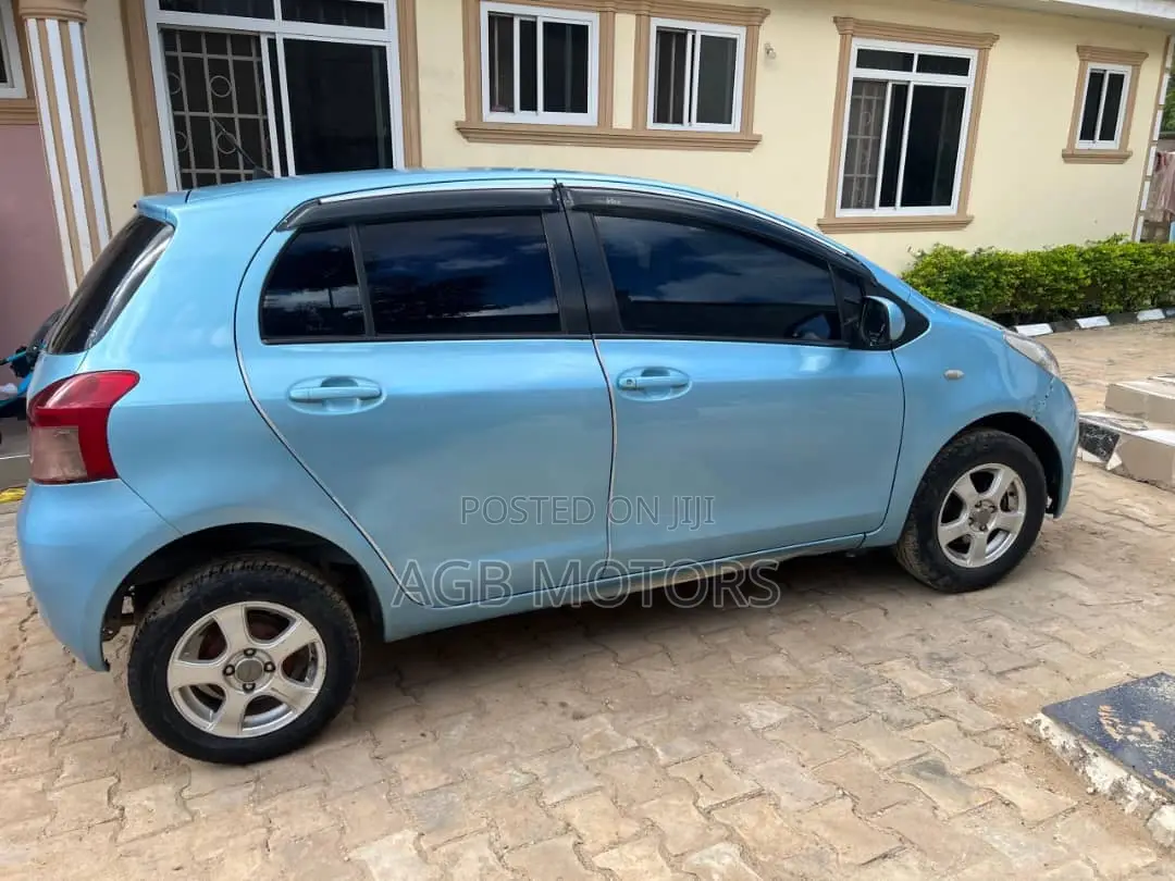 Toyota Vitz 2006 Blue
