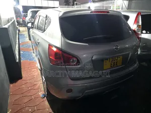 Photo - Nissan Dualis 2010 Silver