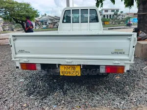Photo - Toyota Townace 2005 White