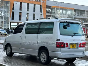 Photo - Toyota Granvia 2002 White