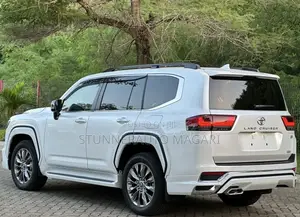 Toyota Land Cruiser 2023 White