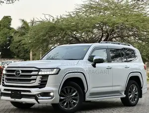 Toyota Land Cruiser 2023 White