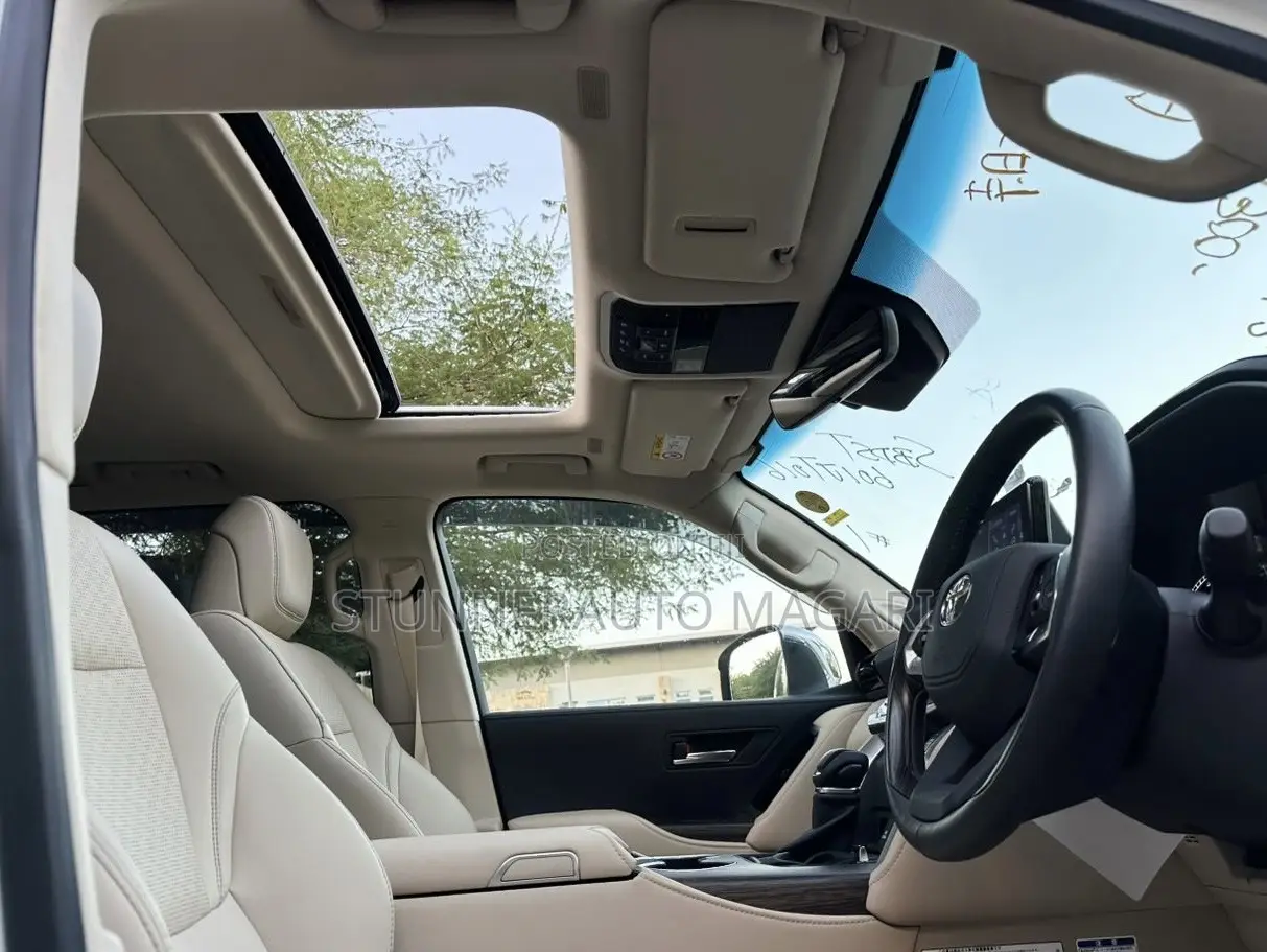 Toyota Land Cruiser 2023 White