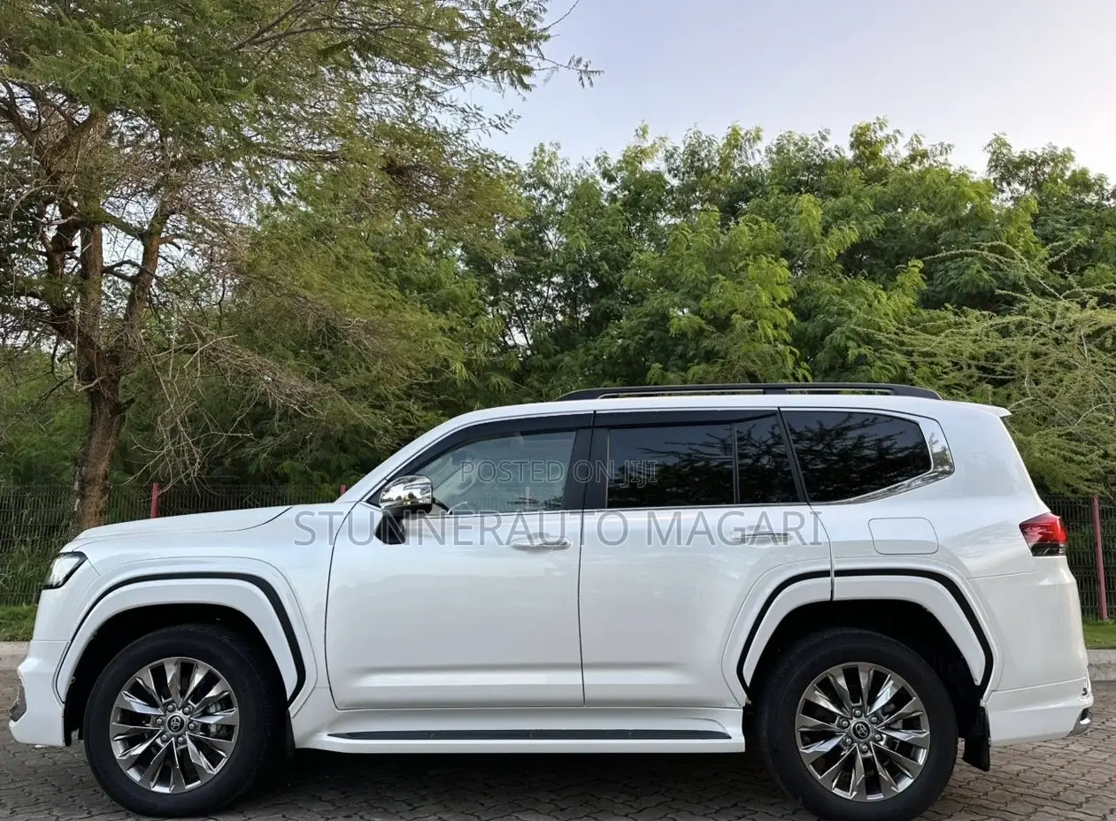 Toyota Land Cruiser 2023 White