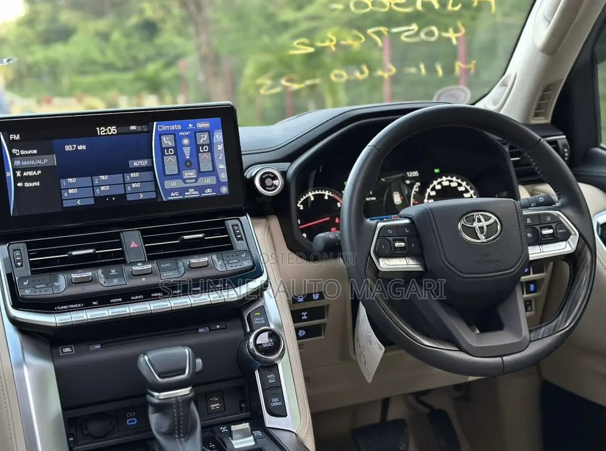 Toyota Land Cruiser 2023 White