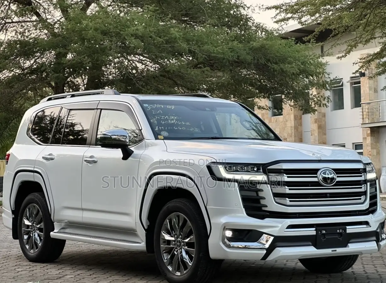 Toyota Land Cruiser 2023 White