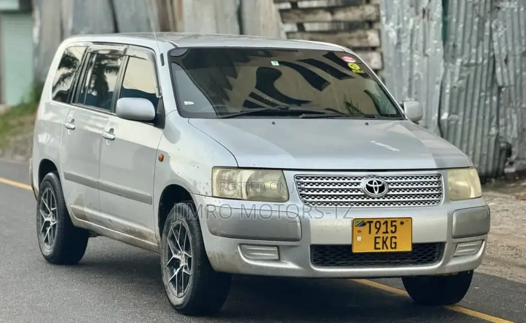 Toyota Succeed 2010 Silver
