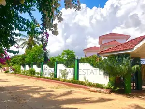 6bdrm Maisonette in Kunduchi, Kinondoni for sale