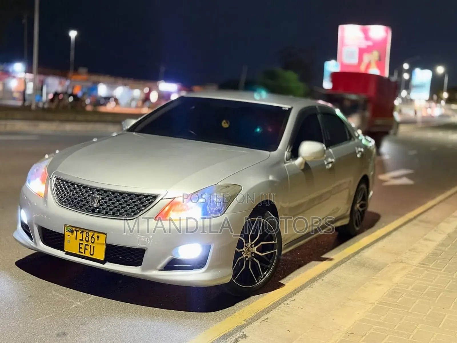 Toyota Crown 2010 Silver