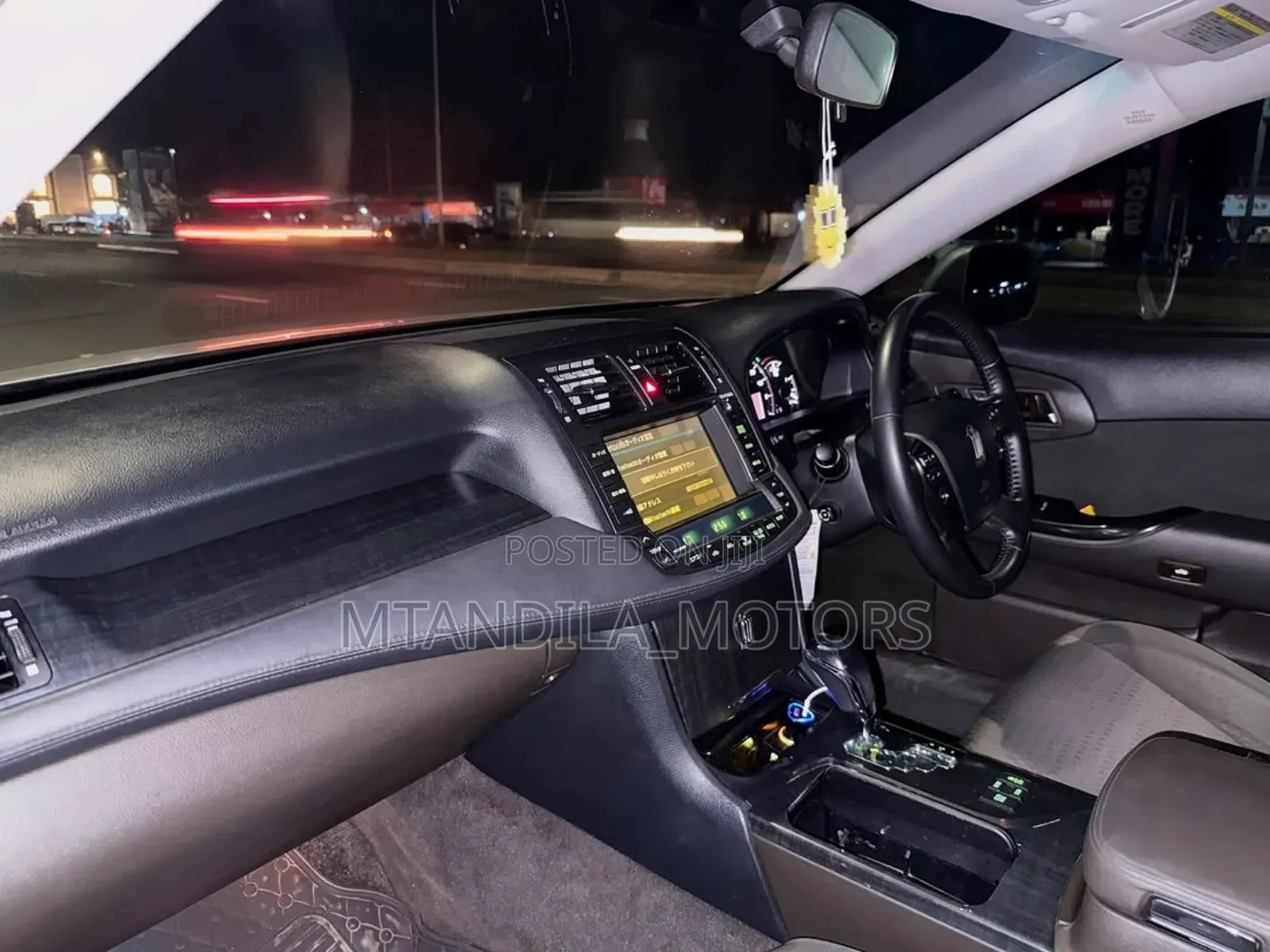 Toyota Crown 2010 Silver