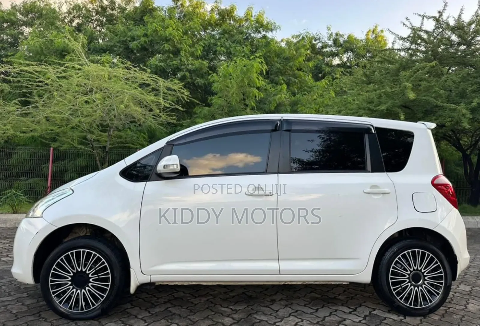 Toyota Ractis 2007 Pearl