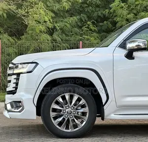 Toyota Land Cruiser 2023 White