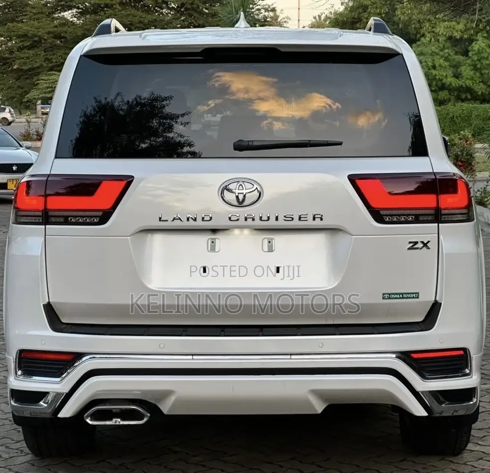 Toyota Land Cruiser 2023 White
