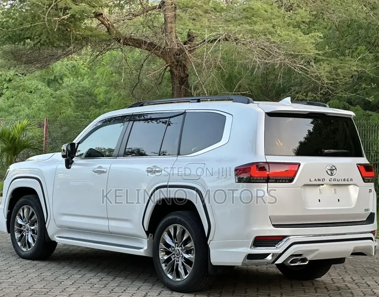 Toyota Land Cruiser 2023 White