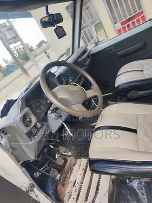 Toyota Land Cruiser 1990 White