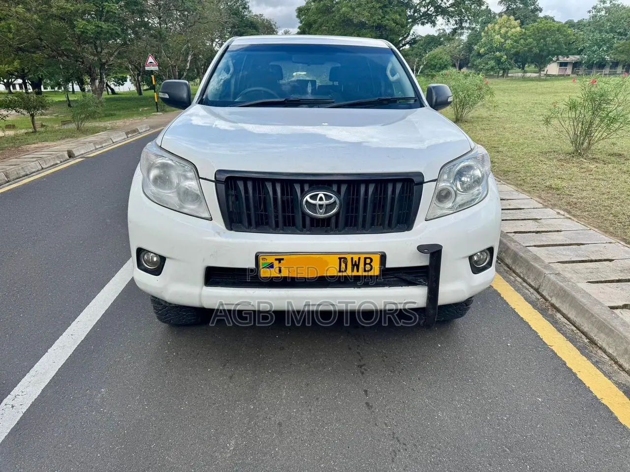 Toyota Land Cruiser Prado 2010 White