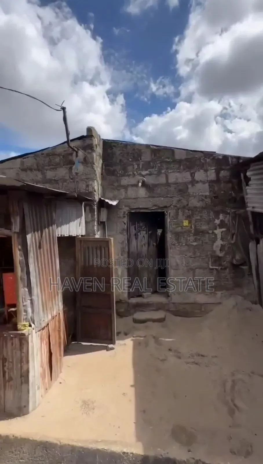 Kiwanja Kinauzwa Kinondoni
