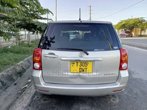 Toyota Raum 2004 Beige