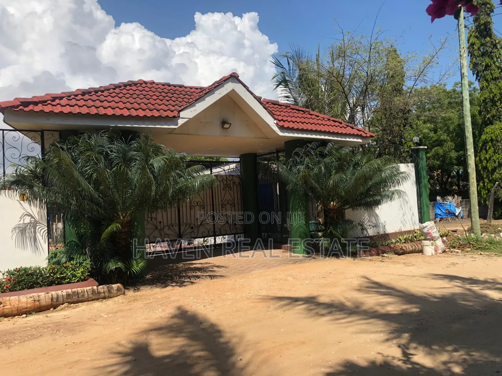 6bdrm House in Kunduchi for sale
