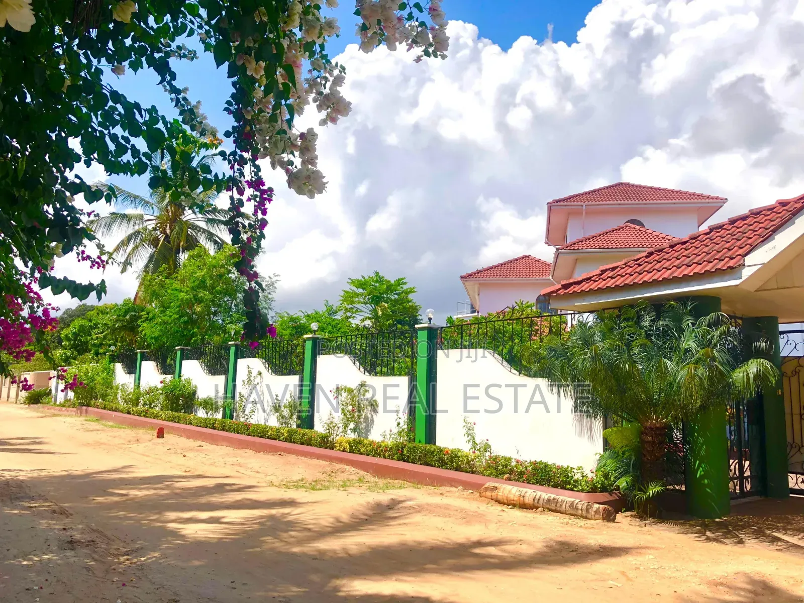 6bdrm House in Kunduchi for sale