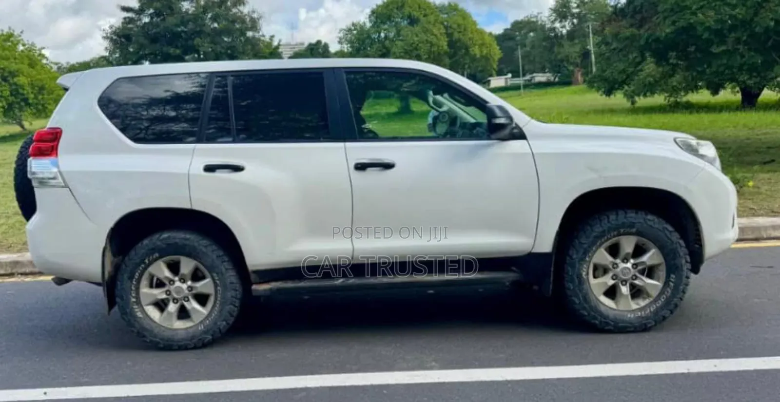 Toyota Land Cruiser Prado 2010 White