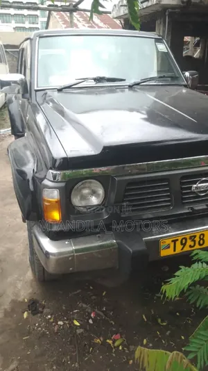 Nissan Patrol 2000 Black
