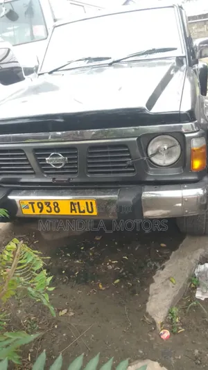Nissan Patrol 2000 Black