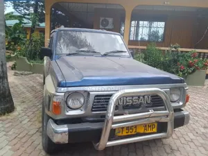 Nissan Patrol 1999 Blue