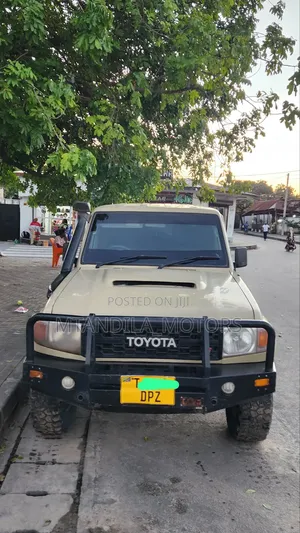 Toyota Land Cruiser 4.5 V8 TD 2017 Beige