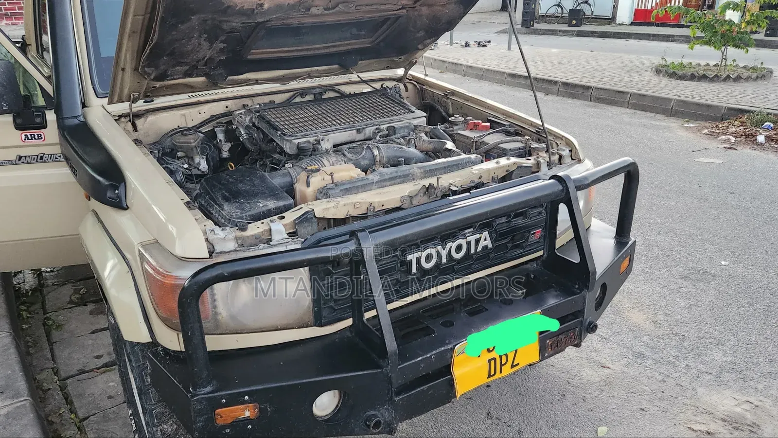 Toyota Land Cruiser 4.5 V8 TD 2017 Beige