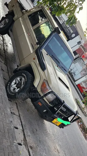 Toyota Land Cruiser 4.5 V8 TD 2017 Beige