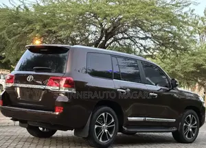 Toyota Land Cruiser 2015 Brown