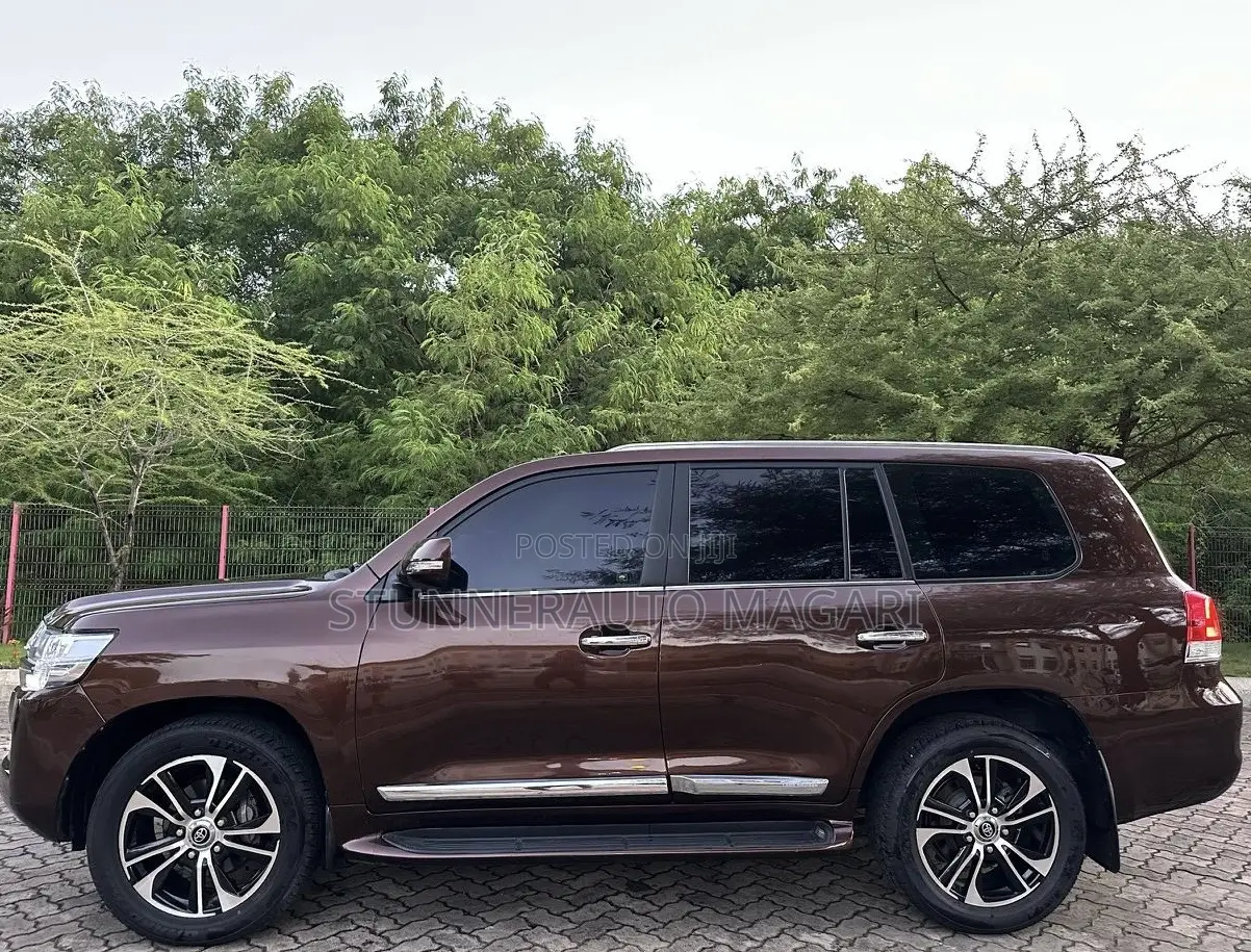 Toyota Land Cruiser 2015 Brown