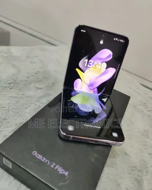 New Samsung Galaxy Z Flip4 128 GB