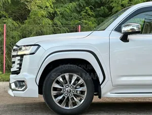 Toyota Land Cruiser 2023 Pearl