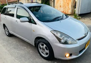 Photo - Toyota Wish 2006 Silver