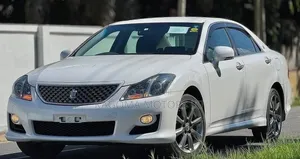 Toyota Crown 2009 White