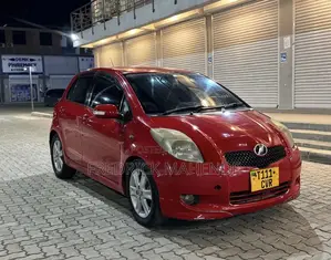 Photo - Toyota Vitz 2007 Red
