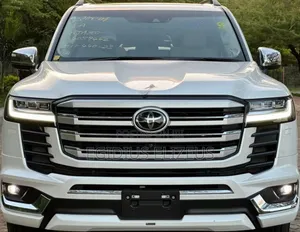 Photo - Toyota Land Cruiser 2023 White