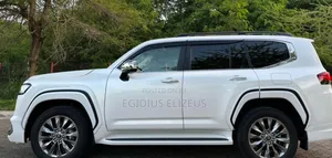 Toyota Land Cruiser 2023 White