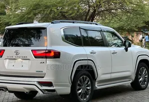 Toyota Land Cruiser 2023 White