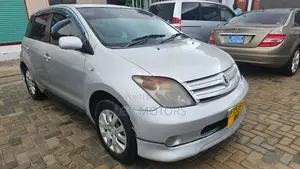 Toyota IST 2002 Silver