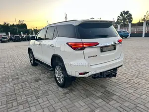 Toyota Fortuner 2.8 D AWD 2021 White