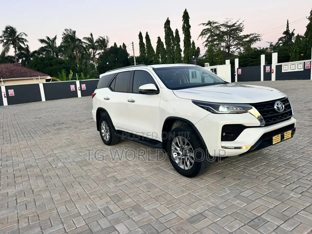 Toyota Fortuner 2.8 D AWD 2021 White