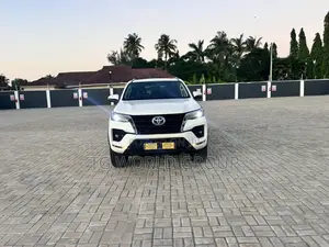 Toyota Fortuner 2.8 D AWD 2021 White