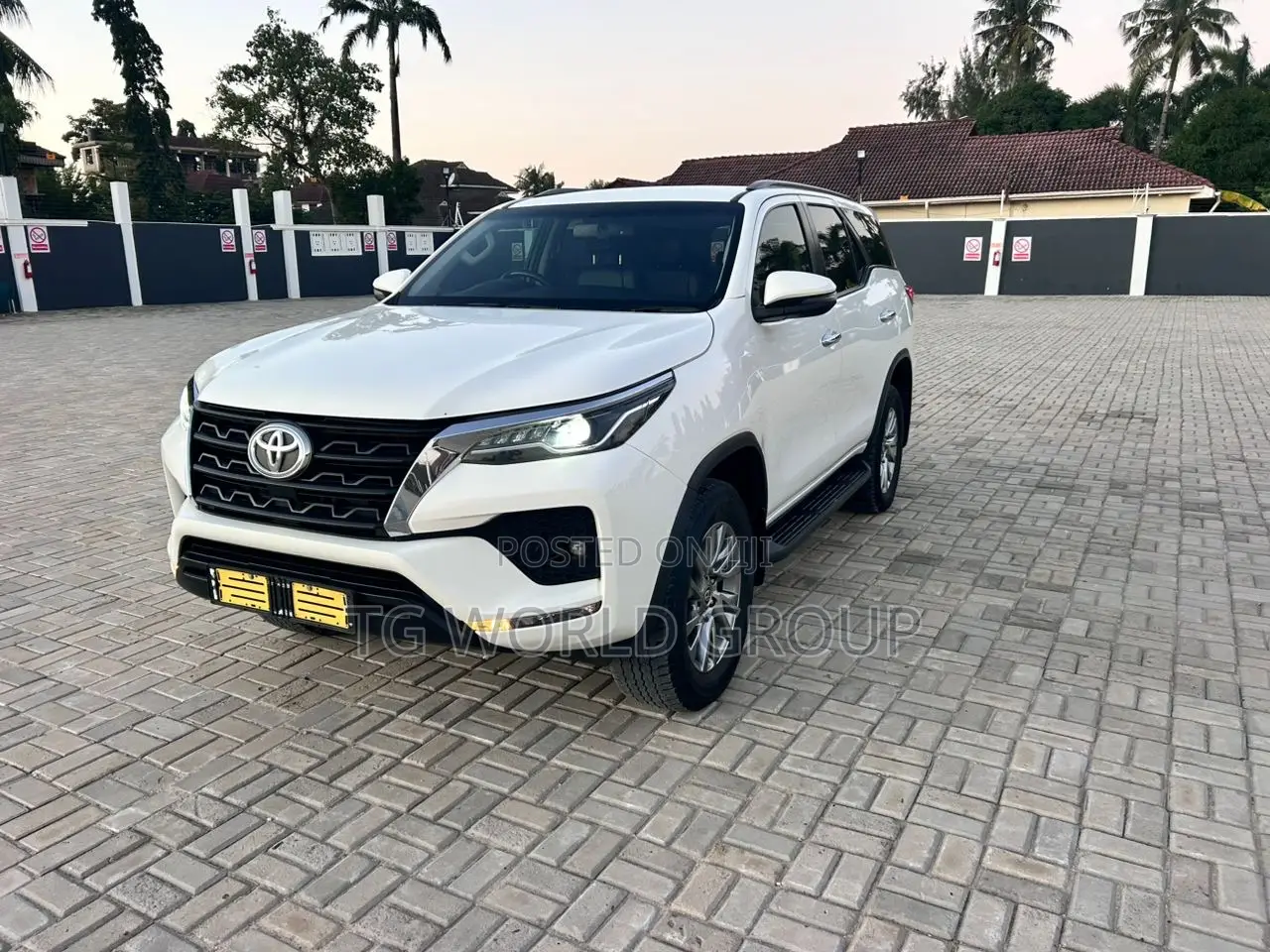 Toyota Fortuner 2.8 D AWD 2021 White